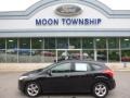 Tuxedo Black - Focus SE Hatchback Photo No. 7