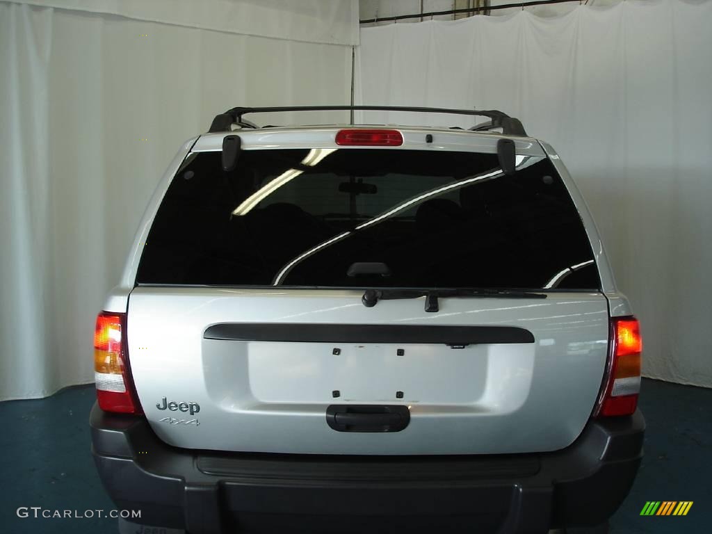 2004 Grand Cherokee Laredo 4x4 - Bright Silver Metallic / Dark Slate Gray photo #34