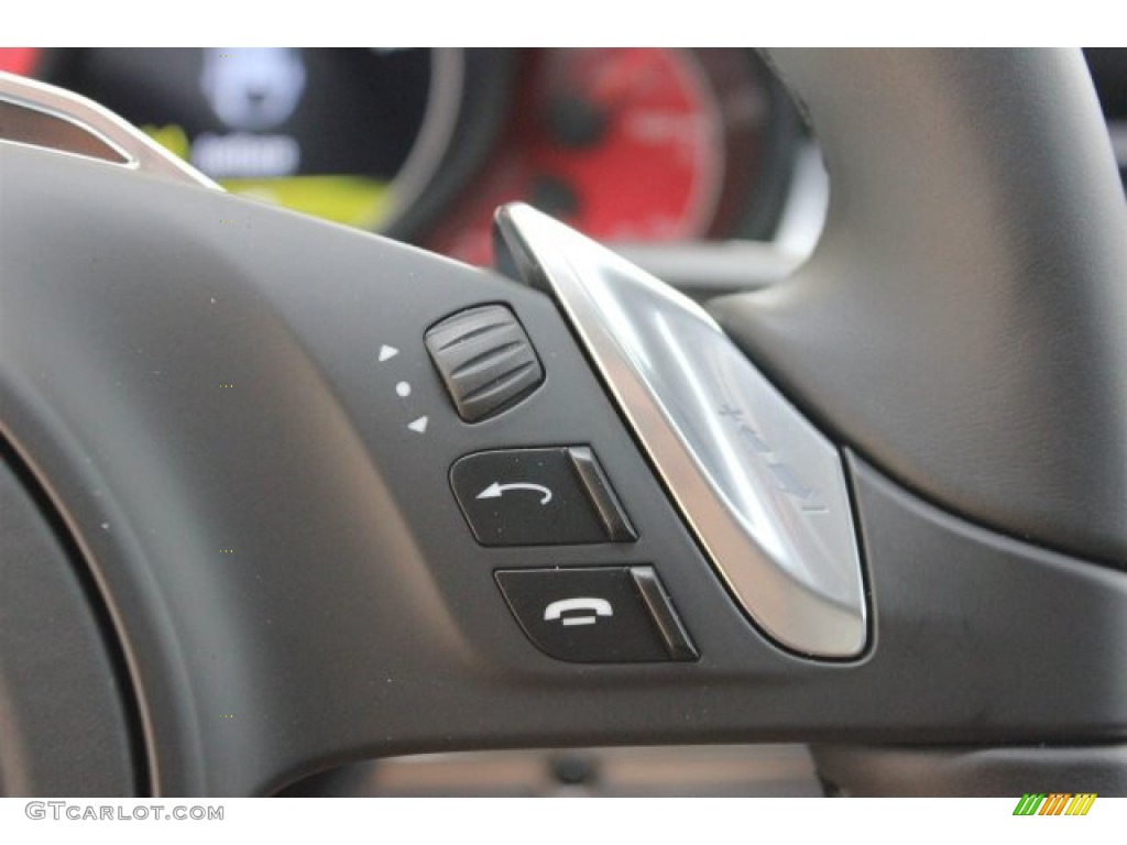 2015 Porsche Panamera GTS Controls Photos