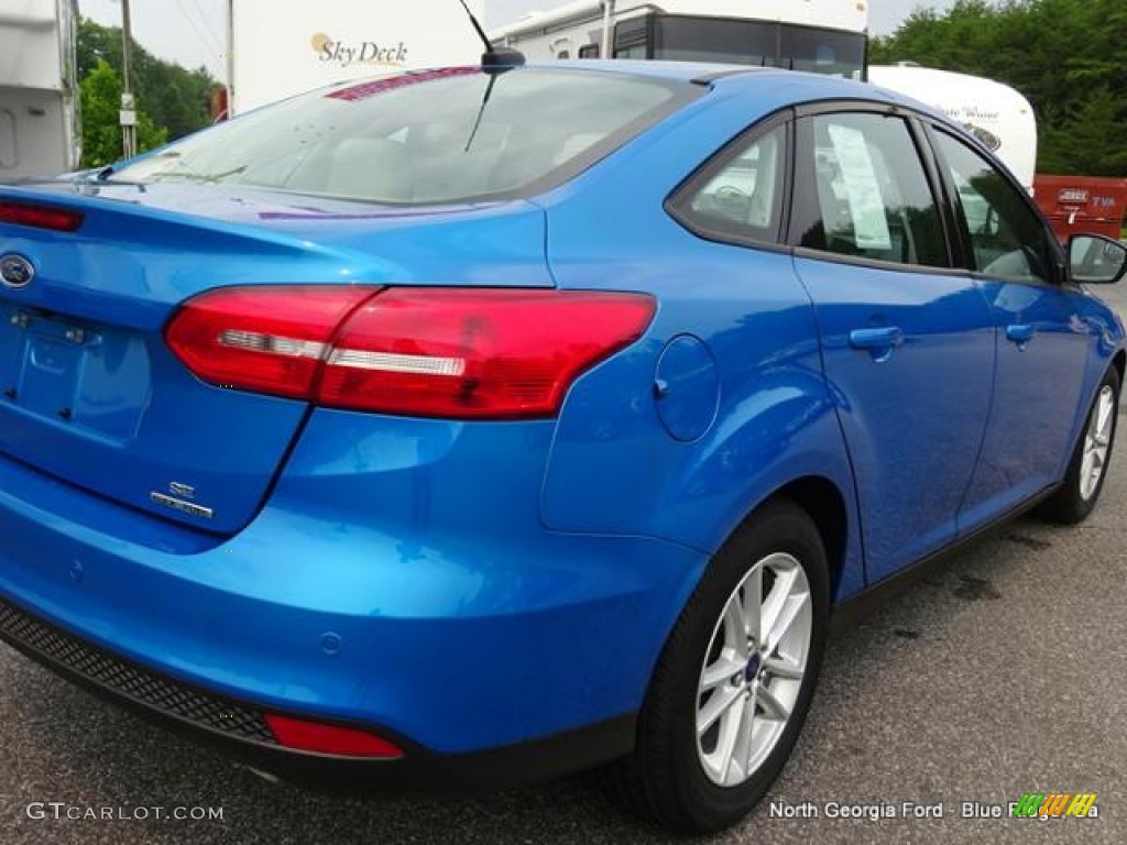 2015 Focus SE Sedan - Blue Candy Metallic / Medium Light Stone photo #34