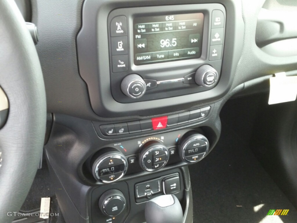 2015 Jeep Renegade Limited 4x4 Controls Photo #105283832