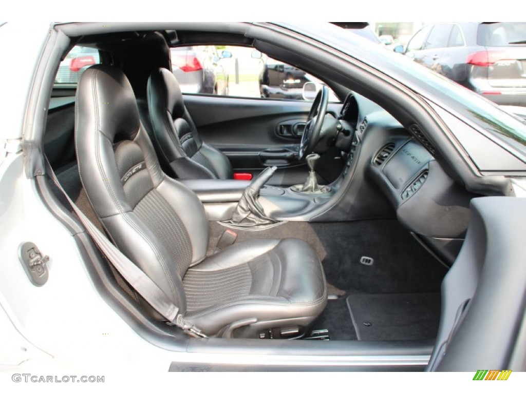 2000 Chevrolet Corvette Coupe Front Seat Photo #105288497