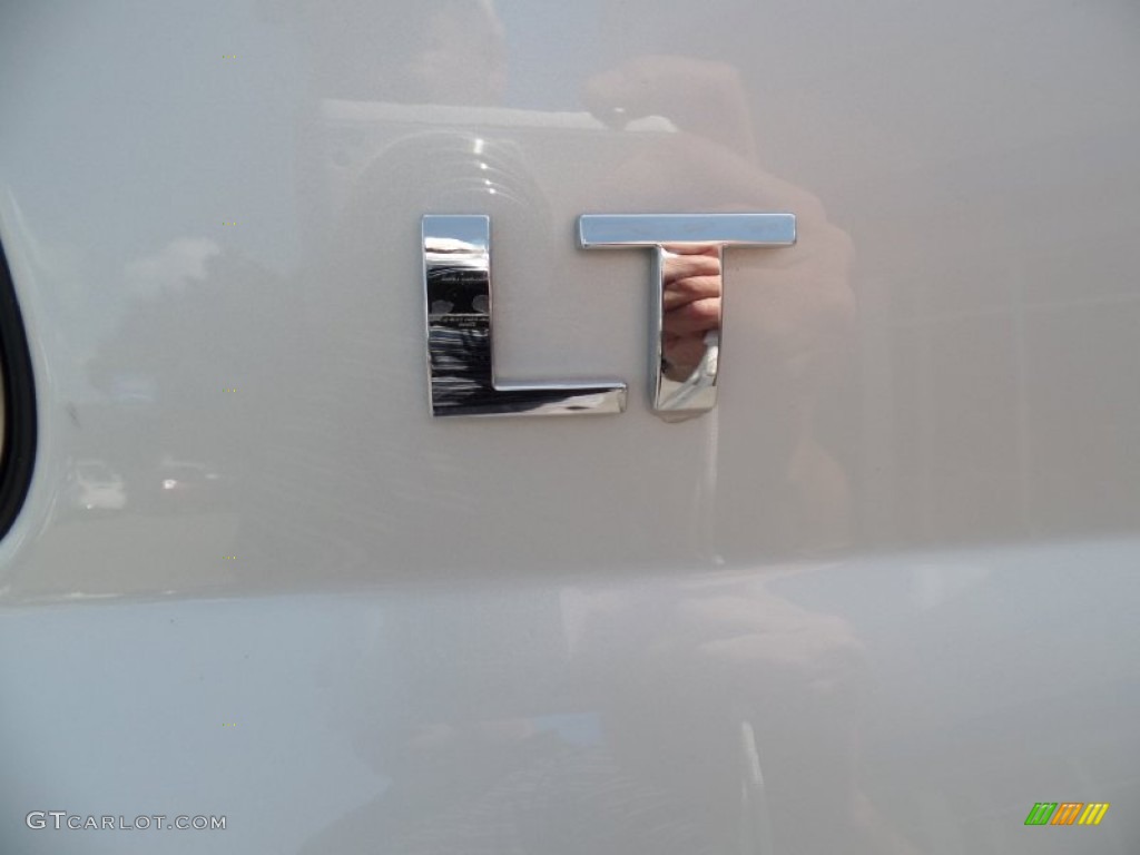 2015 Chevrolet Suburban LT 4WD Marks and Logos Photos