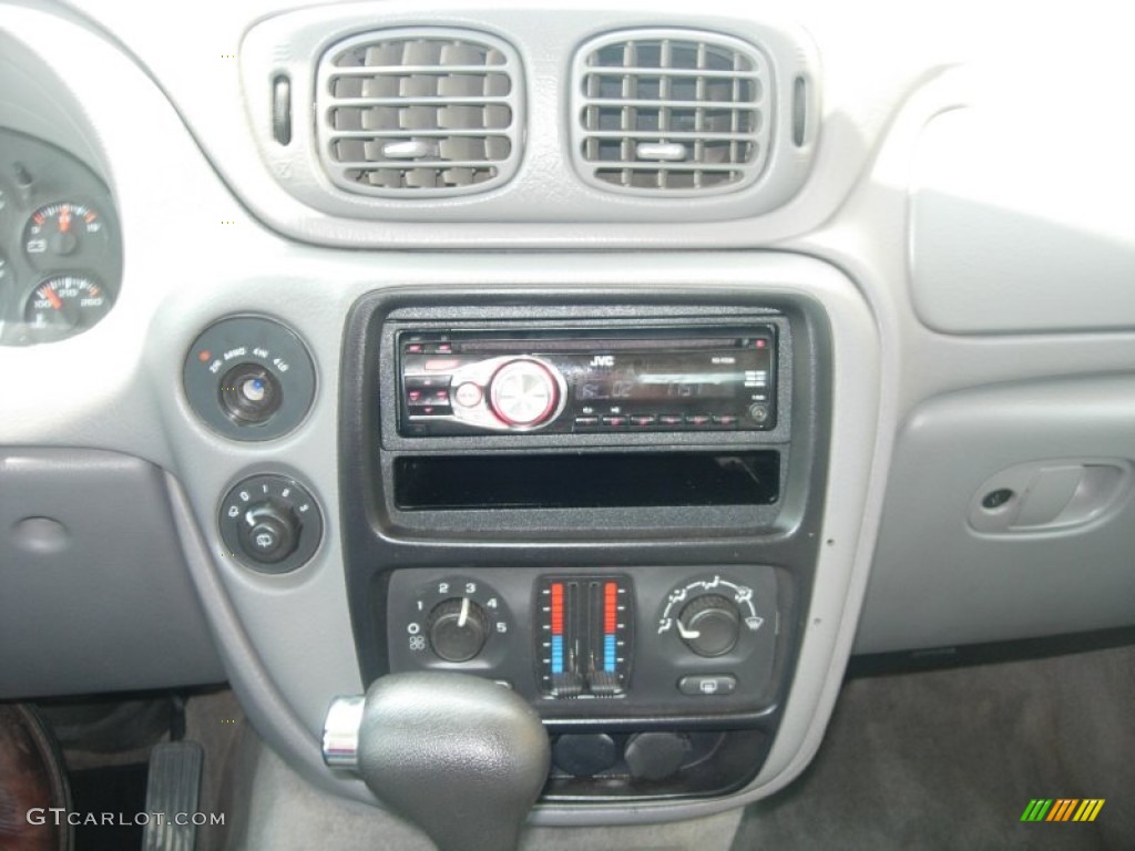 2005 TrailBlazer LS 4x4 - Emerald Jewel Green Metallic / Light Gray photo #15