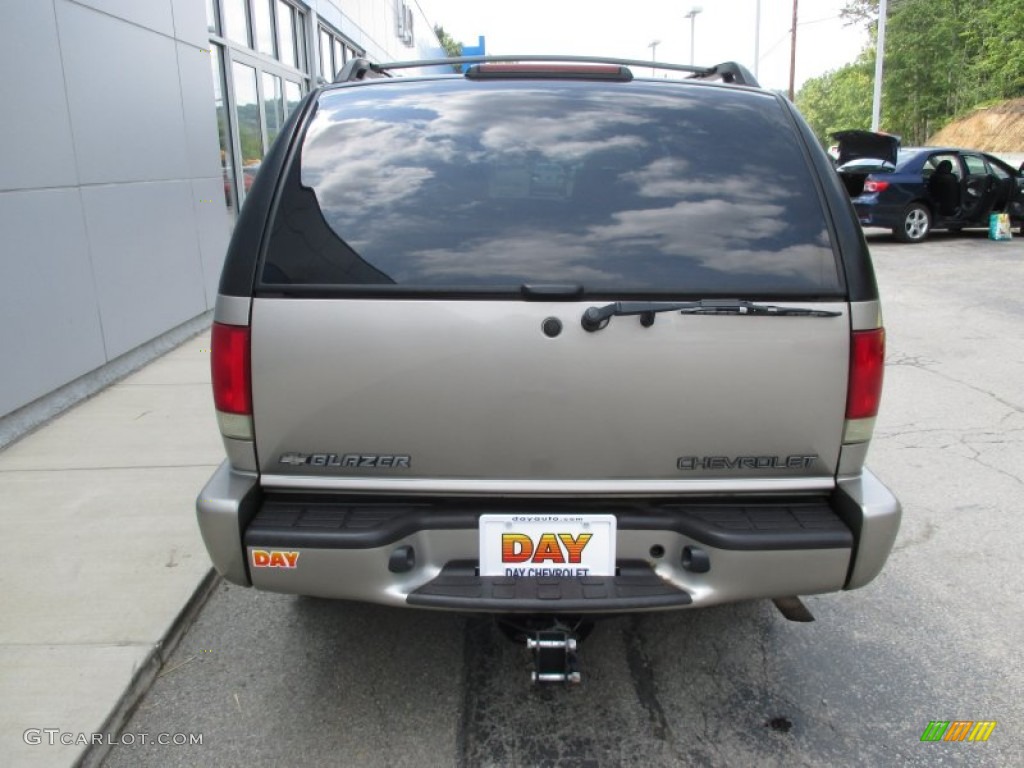 2002 Blazer LS 4x4 - Light Pewter Metallic / Graphite photo #5