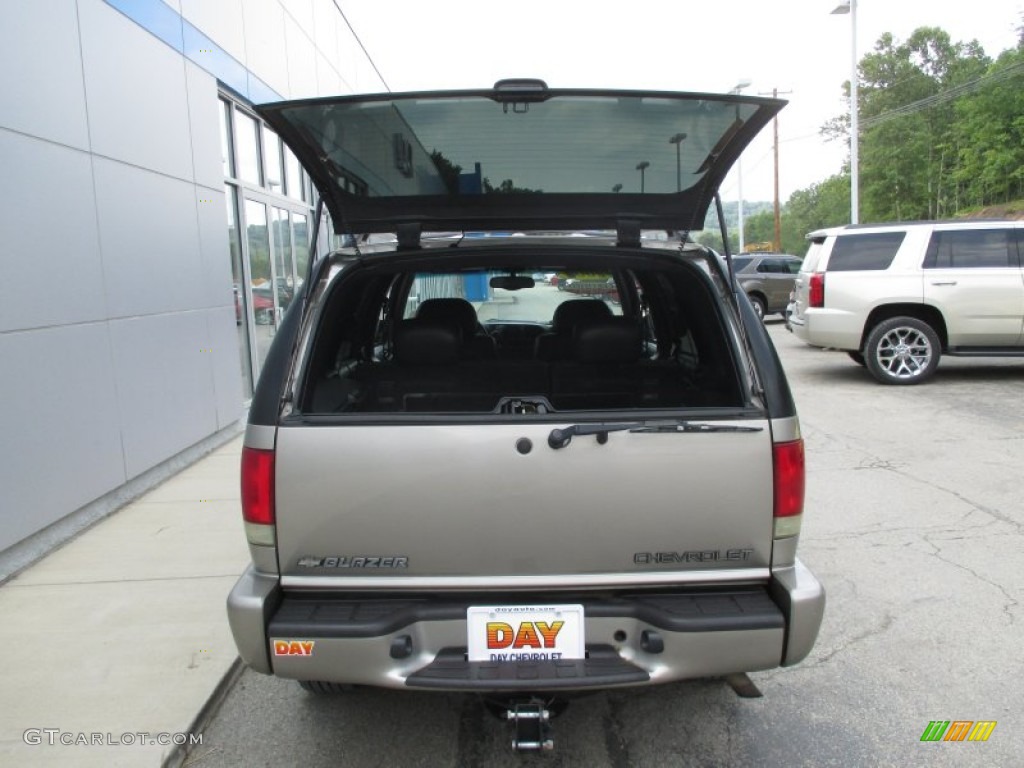 2002 Blazer LS 4x4 - Light Pewter Metallic / Graphite photo #16