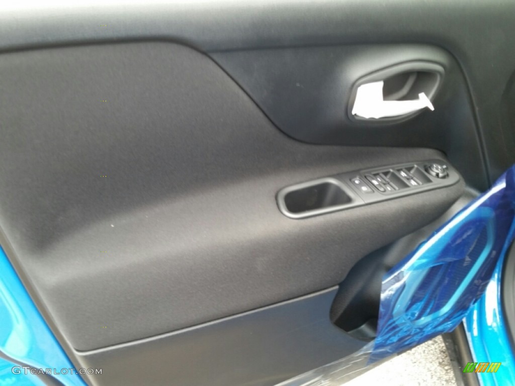 2015 Renegade Latitude 4x4 - Sierra Blue / Black photo #8
