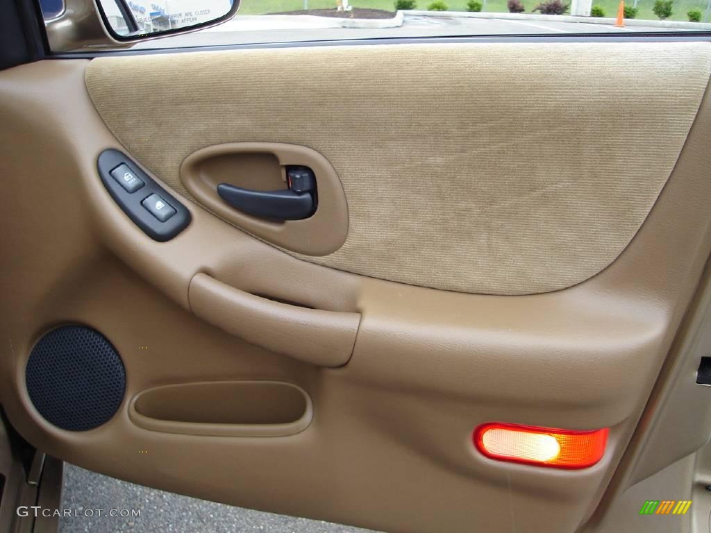1998 Grand Prix GT Sedan - Gold Metallic / Camel photo #19