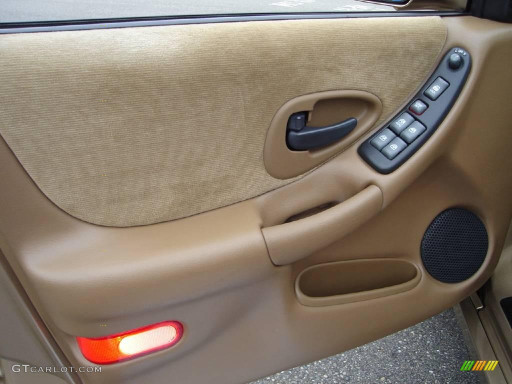 1998 Grand Prix GT Sedan - Gold Metallic / Camel photo #21