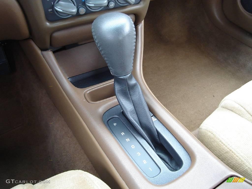 1998 Grand Prix GT Sedan - Gold Metallic / Camel photo #26