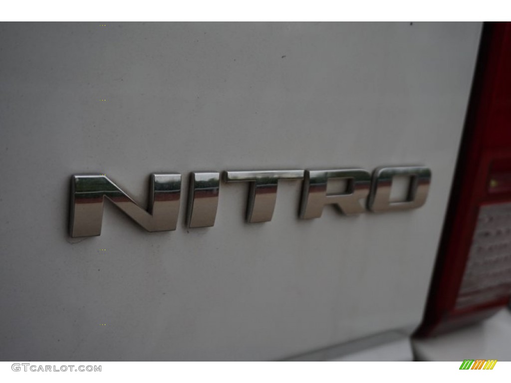 2011 Nitro Heat - Bright White / Dark Slate Gray photo #4