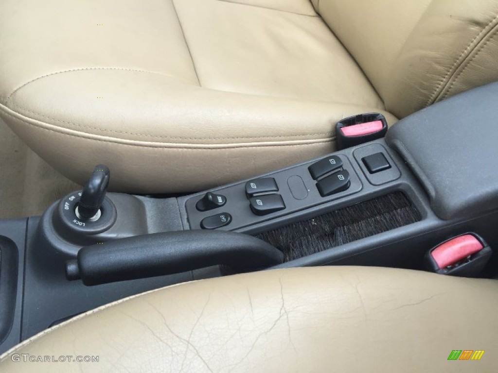 2001 Saab 9-3 SE Convertible Controls Photo #105336948