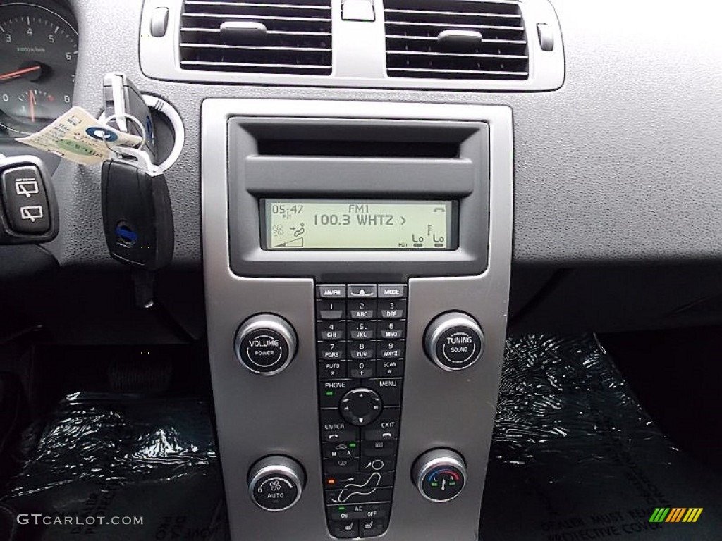 2010 Volvo V50 2.4i Controls Photo #105339765