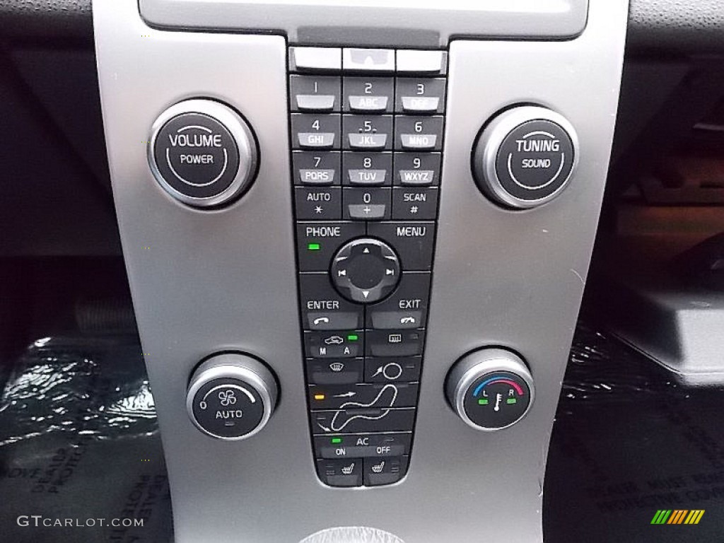2010 Volvo V50 2.4i Controls Photo #105339807