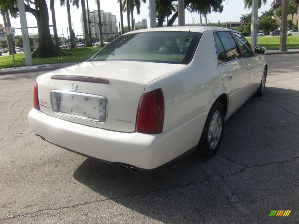 2002 DeVille Sedan - Cotillion White / Oatmeal photo #4