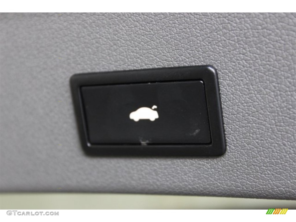 2011 Q5 3.2 quattro - Ice Silver Metallic / Light Gray photo #37