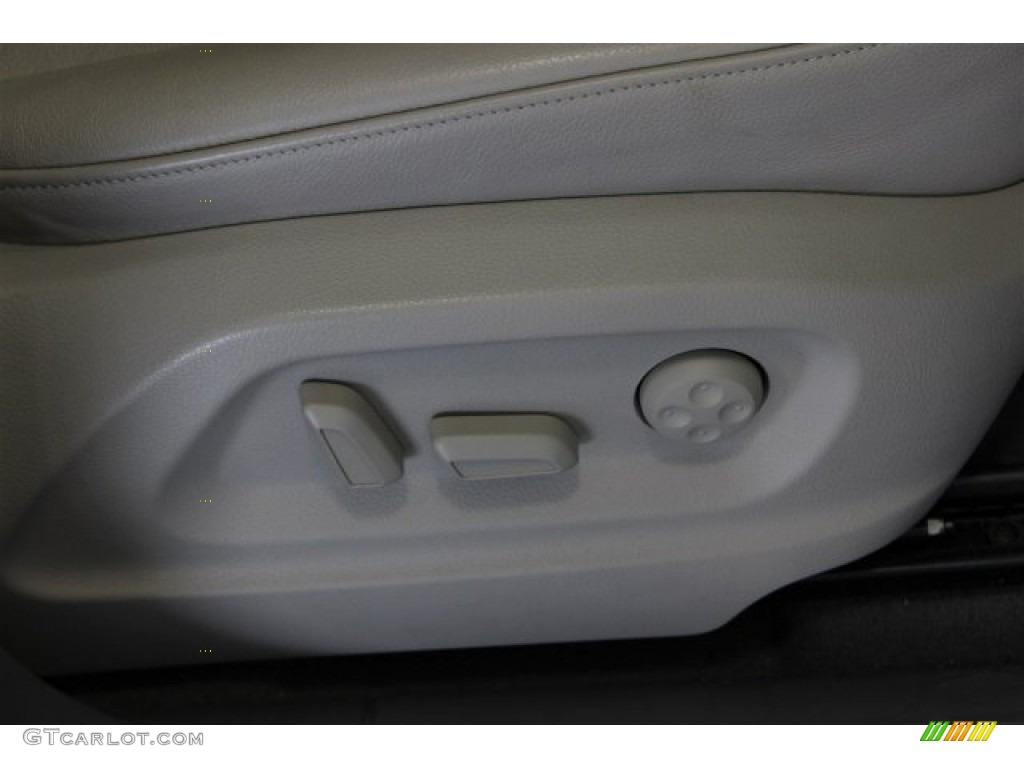 2011 Q5 3.2 quattro - Ice Silver Metallic / Light Gray photo #41