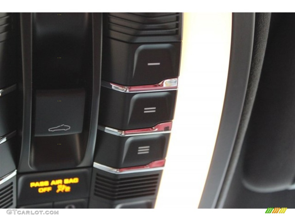 2015 Porsche Panamera Turbo Controls Photo #105353746