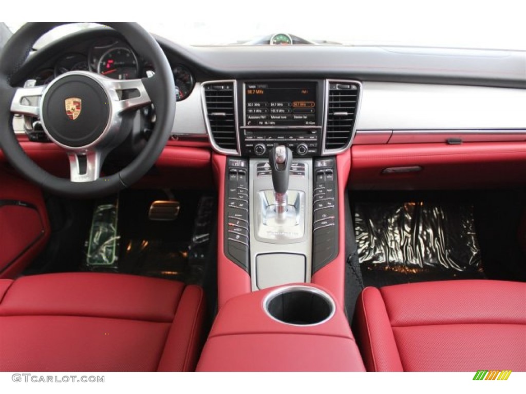 2015 Porsche Panamera Turbo Black/Carrera Red Dashboard Photo #105354148