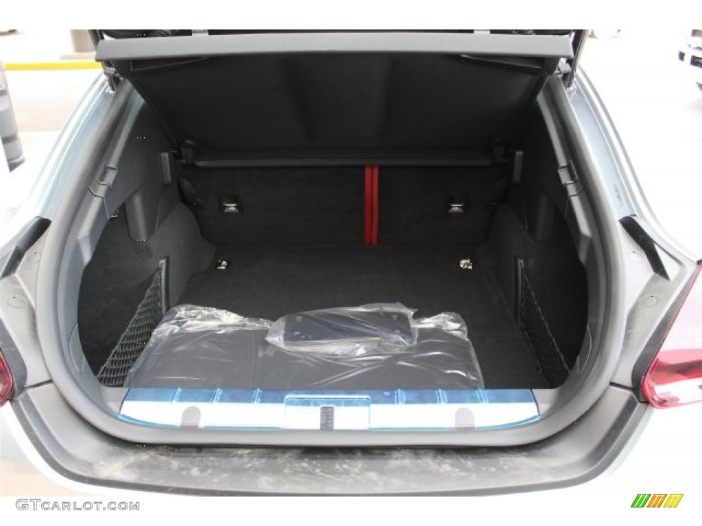 2015 Porsche Panamera Turbo Trunk Photos