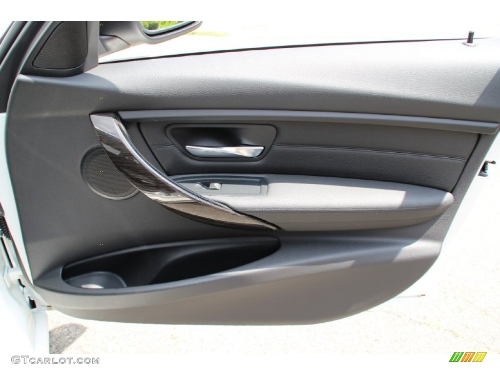 2015 3 Series 328i xDrive Sedan - Alpine White / Black photo #26