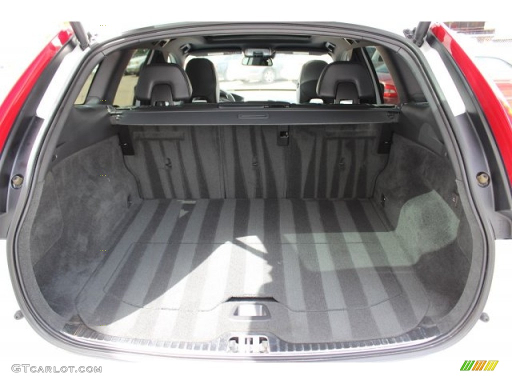 2015 Volvo XC60 T6 AWD R-Design Trunk Photo #105383029
