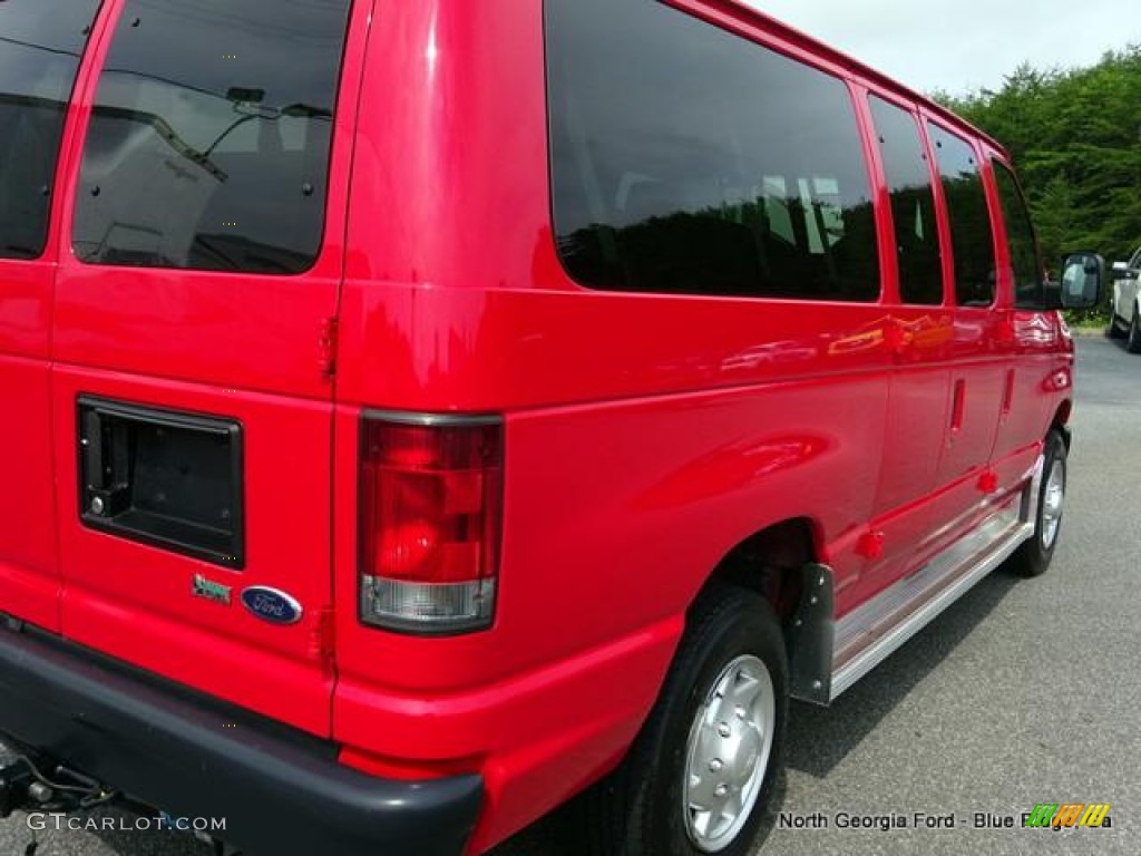 2011 E Series Van E350 XL Passenger - Royal Red Metallic / Medium Flint photo #27