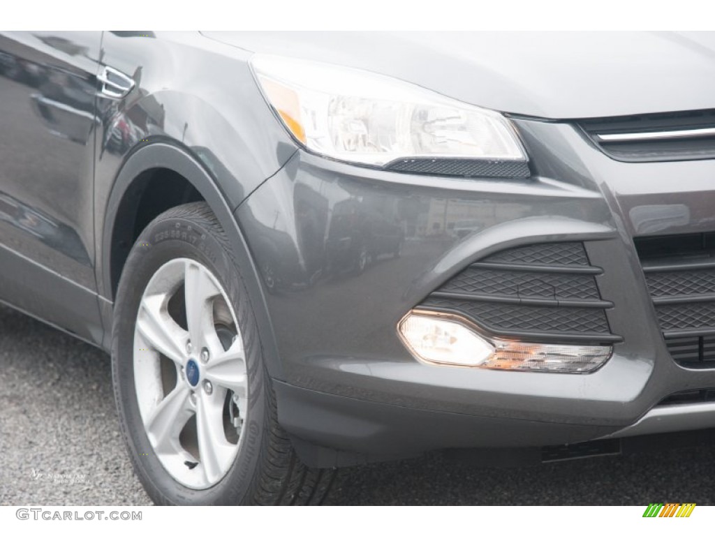 2015 Escape SE 4WD - Magnetic Metallic / Charcoal Black photo #2