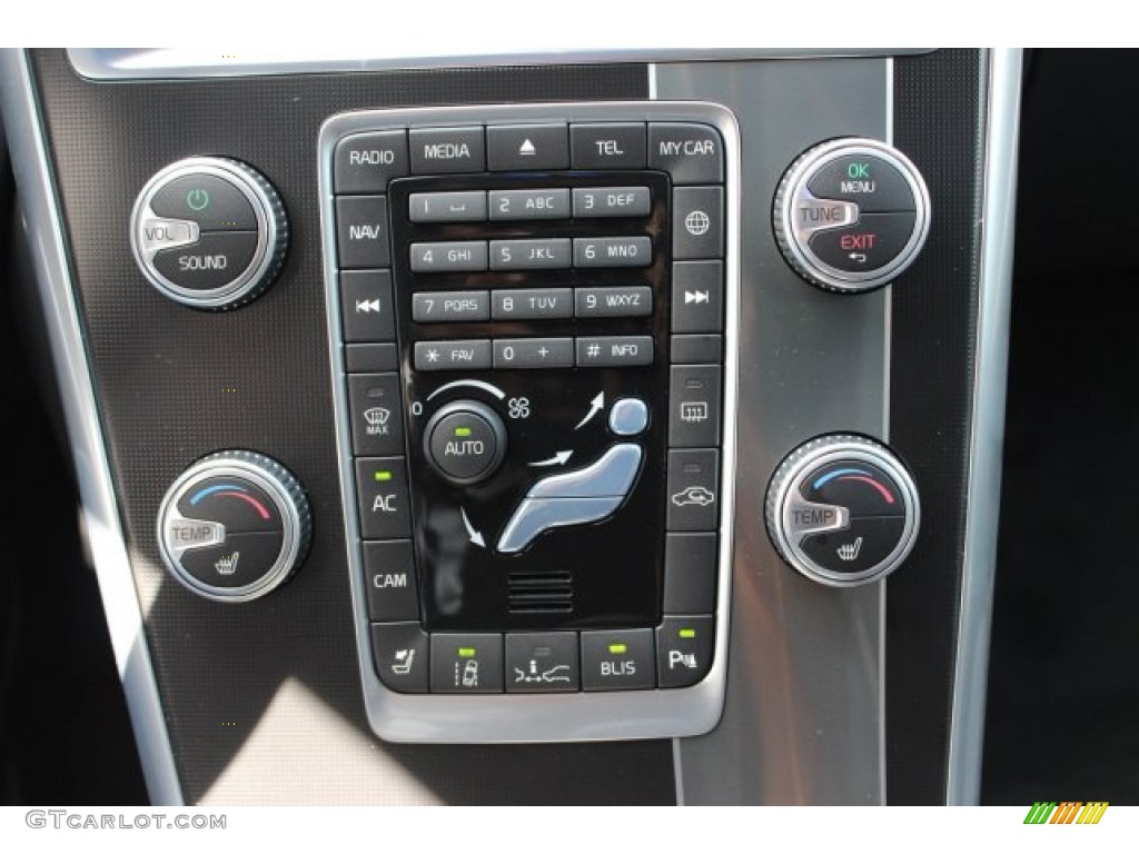 2016 Volvo XC60 T6 AWD R-Design Off-Black Dashboard Photo #105406273