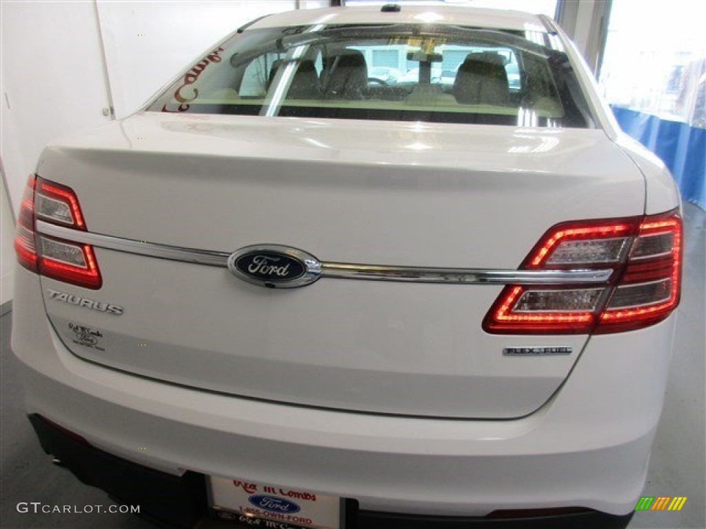 2015 Taurus SE - Oxford White / Dune photo #5