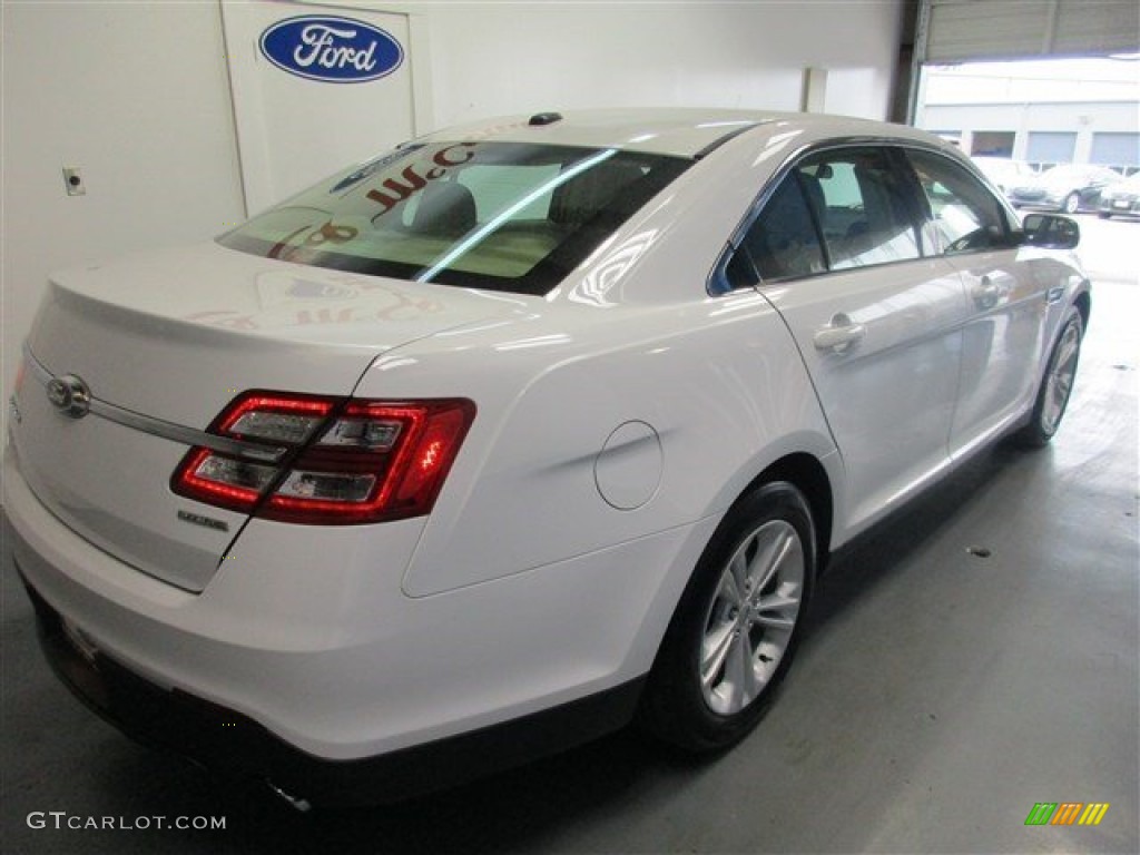 2015 Taurus SE - Oxford White / Dune photo #7