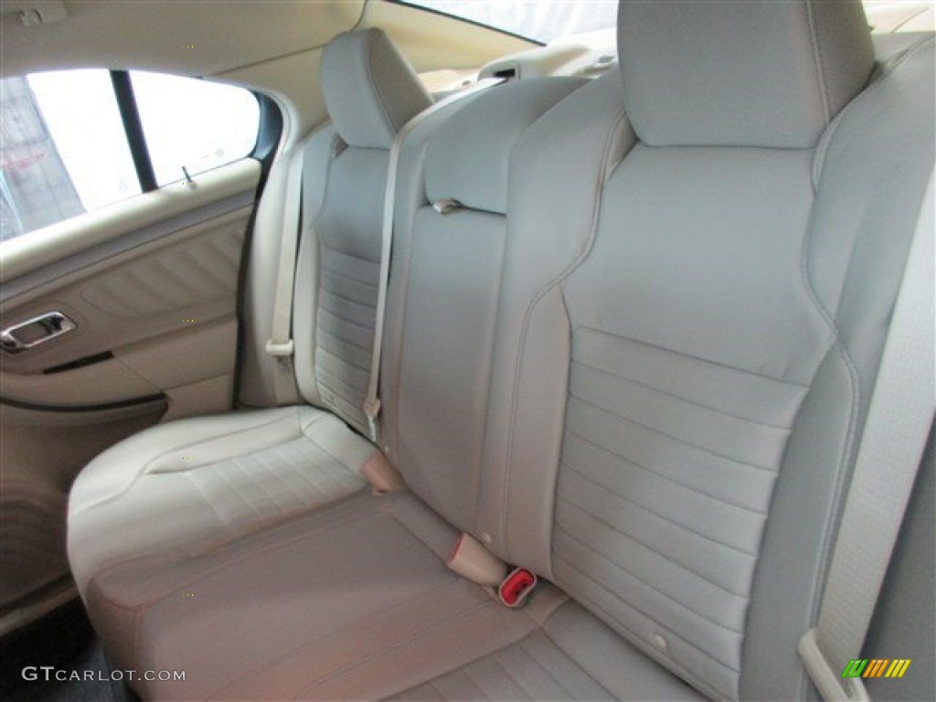 2015 Taurus SE - Oxford White / Dune photo #9