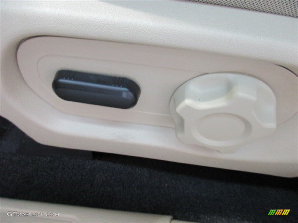 2015 Taurus SE - Oxford White / Dune photo #14