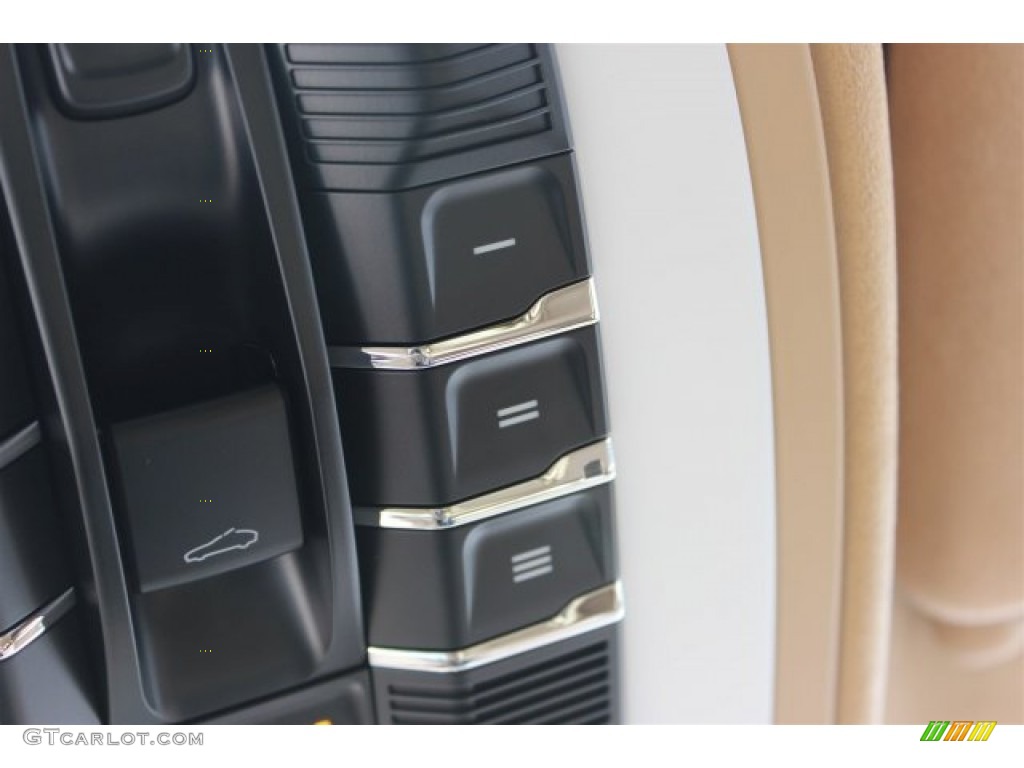 2016 Cayenne  - Carrara White Metallic / Luxor Beige photo #28