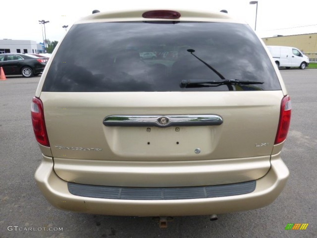 2001 Town & Country LXi - Champagne Pearl / Sandstone photo #3