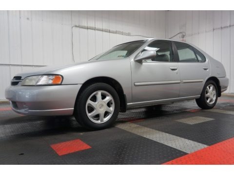 1999 Nissan Altima GLE Data, Info and Specs