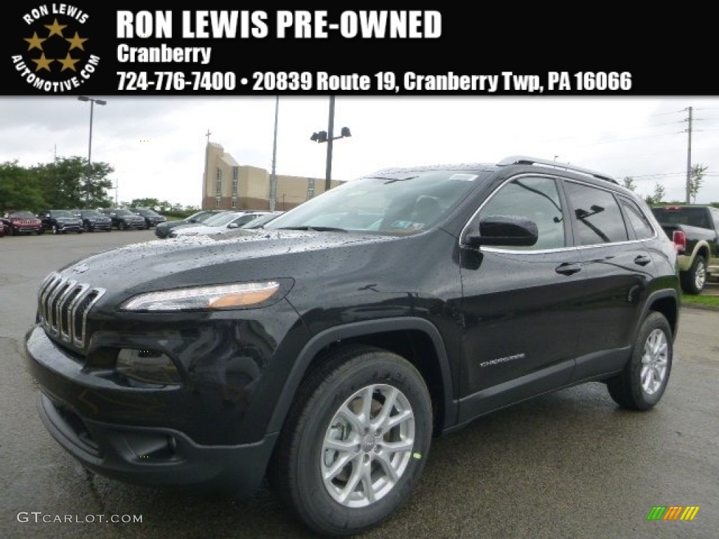 2015 Cherokee Latitude 4x4 - Brilliant Black Crystal Pearl / Black/Light Frost Beige photo #1