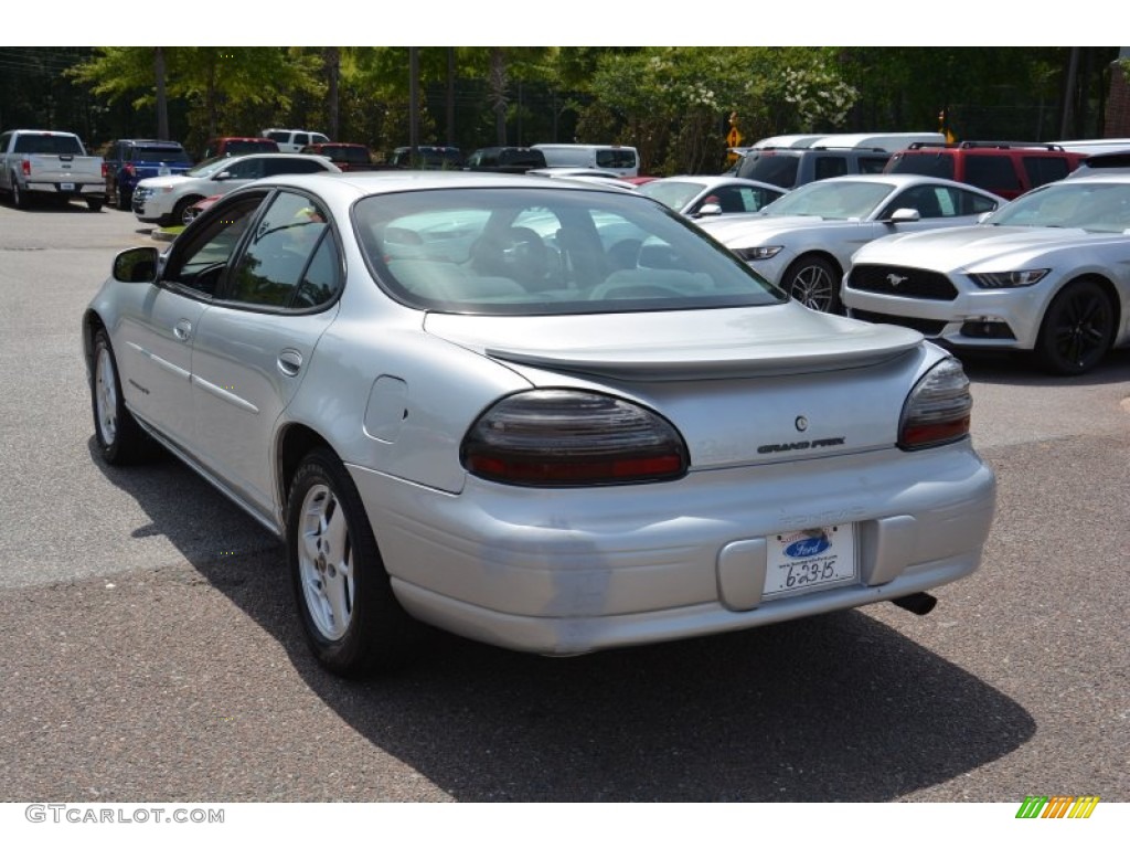 2003 Grand Prix SE Sedan - Galaxy Silver Metallic / Graphite photo #7