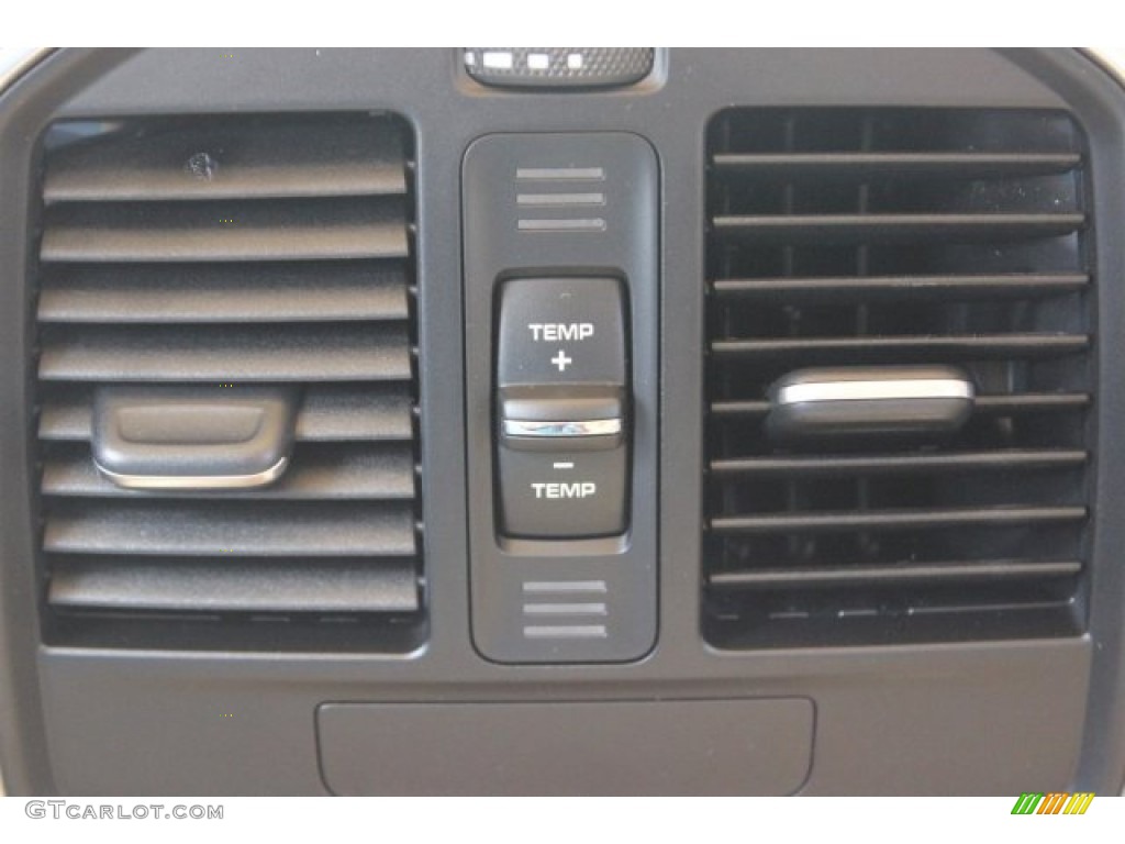2016 Porsche Macan S Controls Photo #105467706