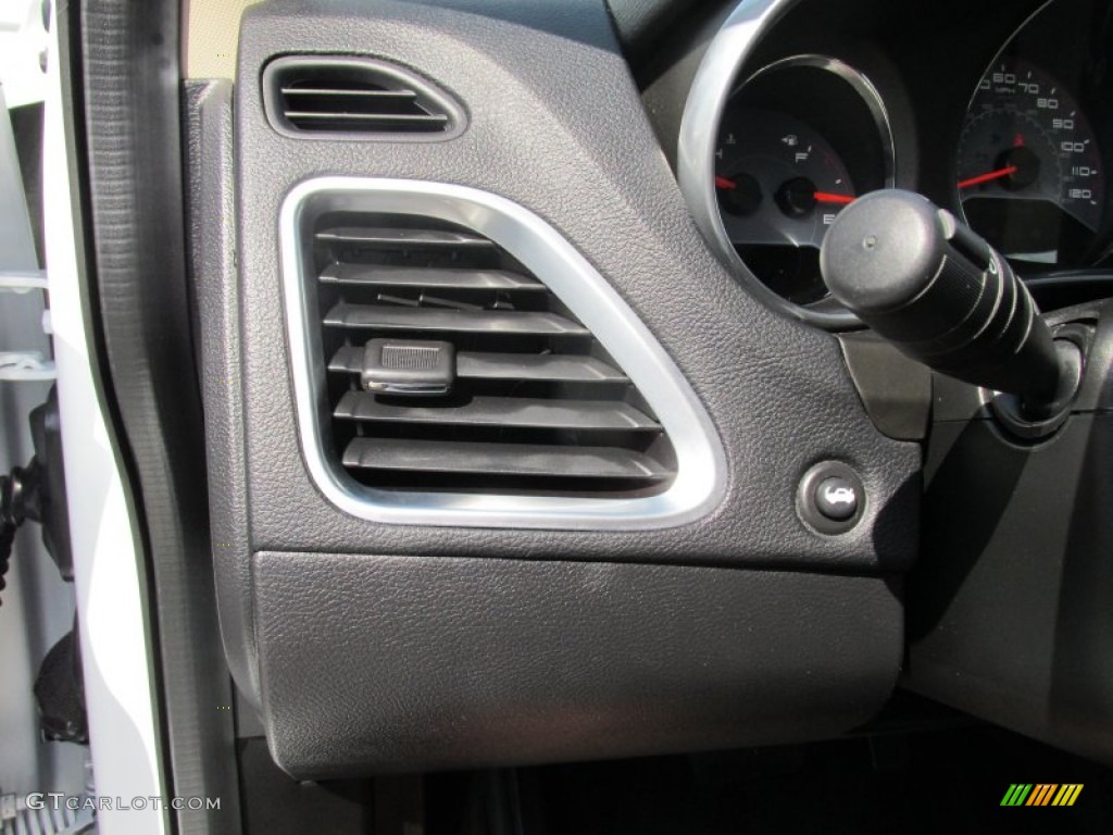 2014 Avenger SE - Bright White / Black/Light Frost Beige photo #44