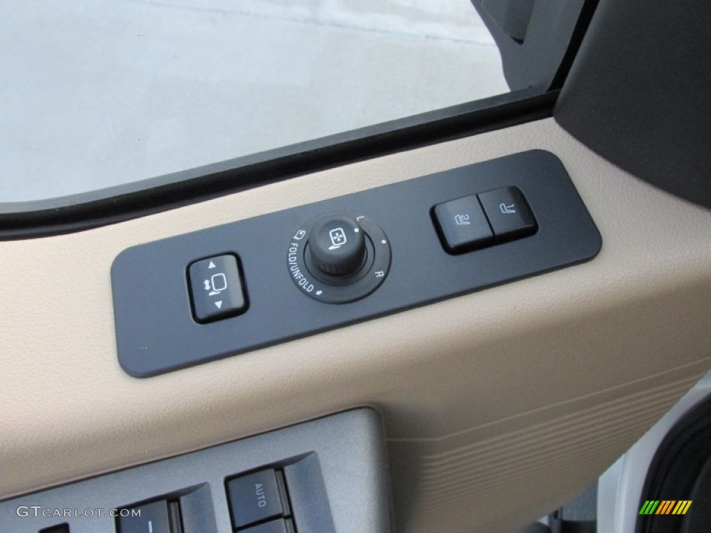 2016 Ford F350 Super Duty Lariat Crew Cab 4x4 DRW Controls Photo #105487446