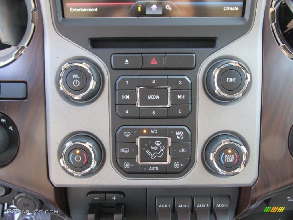 2016 Ford F350 Super Duty Lariat Crew Cab 4x4 DRW Controls Photo #105487503