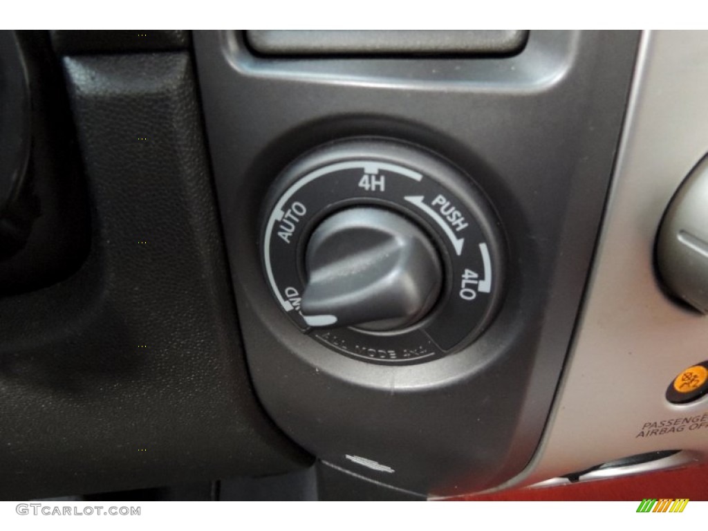 2005 QX 56 4WD - Silver Graphite Gray / Graphite photo #16