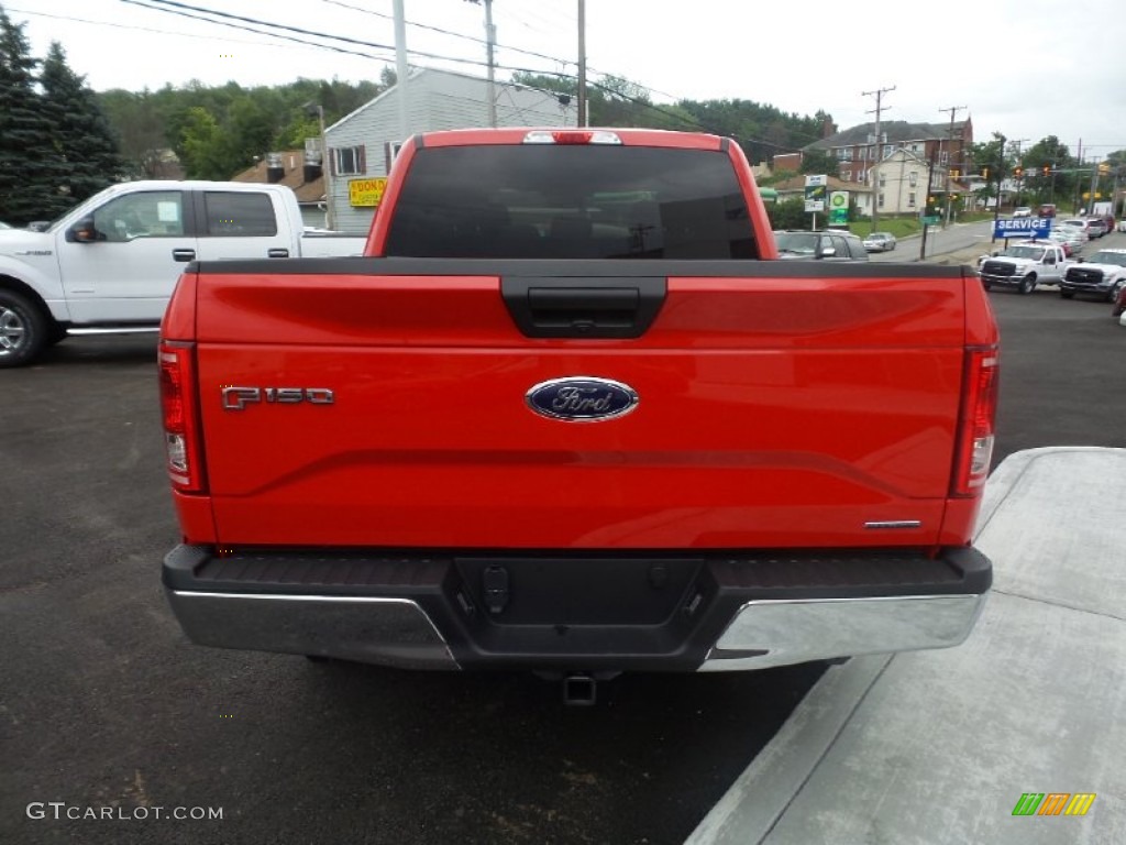 2015 F150 XLT SuperCrew 4x4 - Race Red / Medium Earth Gray photo #4