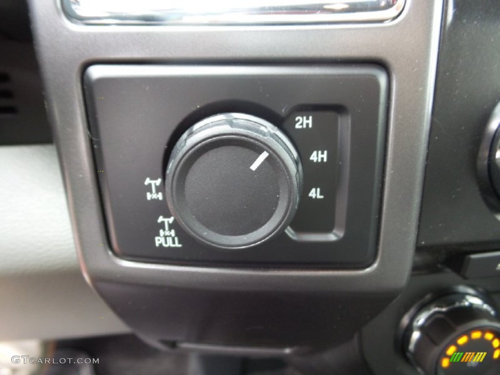 2015 F150 XLT SuperCrew 4x4 - Race Red / Medium Earth Gray photo #17