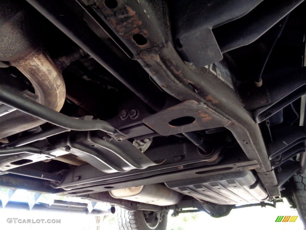 2003 Hummer H2 SUV Undercarriage Photo #105513792