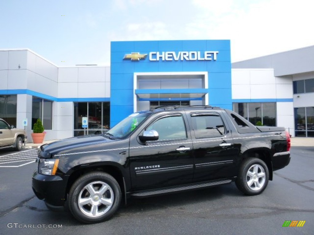 Black Chevrolet Avalanche