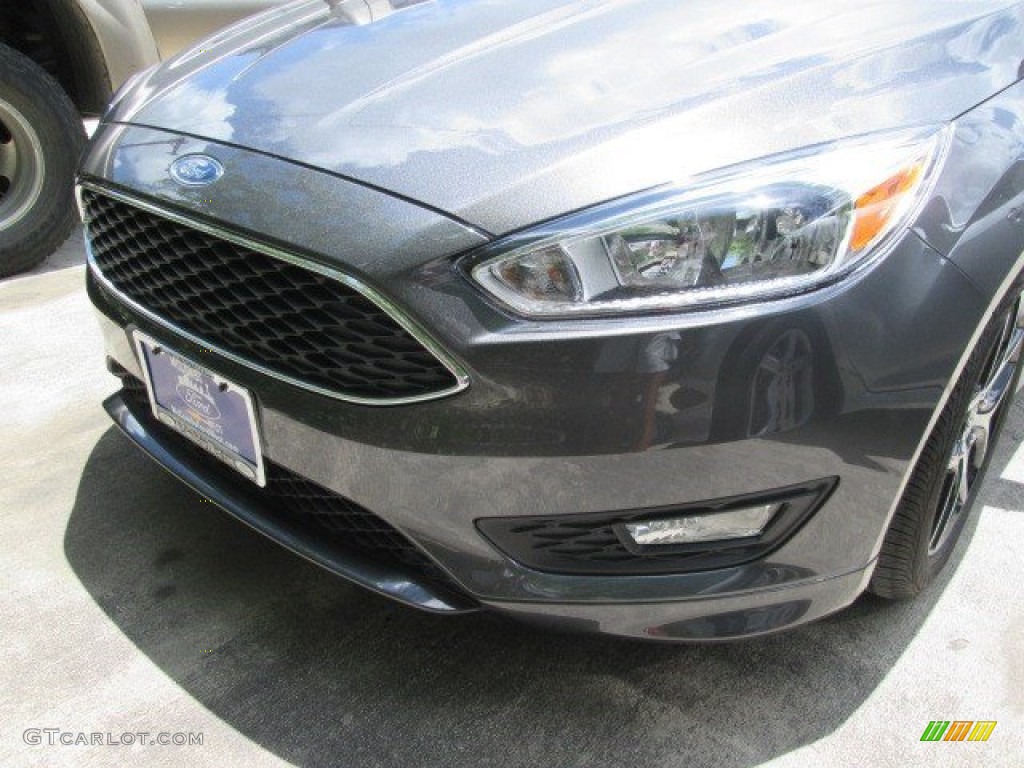 2015 Focus SE Hatchback - Magnetic Metallic / Charcoal Black photo #7