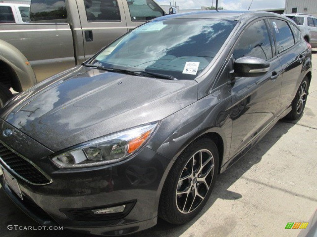 2015 Focus SE Hatchback - Magnetic Metallic / Charcoal Black photo #8