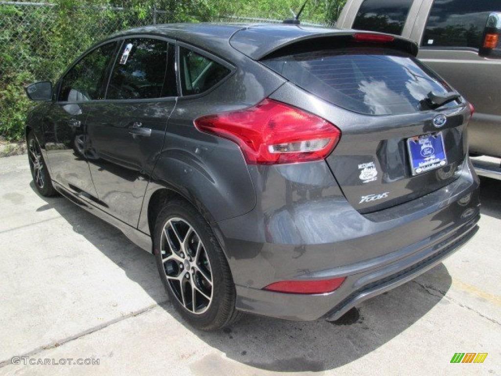 2015 Focus SE Hatchback - Magnetic Metallic / Charcoal Black photo #9
